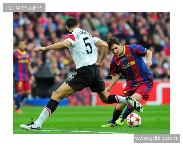 足球明星背后的真实故事与精彩瞬间图片分享