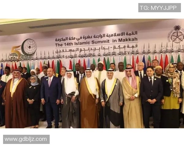 阿里与足球明星的友谊与合作关系探讨及其影响分析